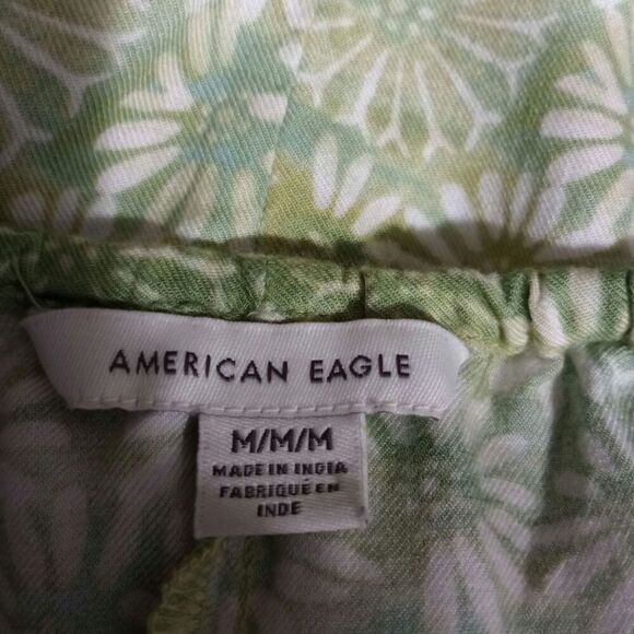 American Eagle Shirt Ladies Medium Green Floral‎ Sleeveless - Picture 6 of 8